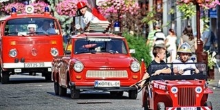 Zsaruk és tűzoltók lepik el a Zsolnay-negyedet Zsaruk és tűzoltók lepik el a Zsolnay-negyedet