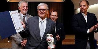 Ertl Tibor professzor kapta Pécs tudományos díját Ertl Tibor professzor kapta Pécs tudományos díját