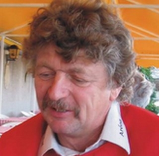 Tizenkét éve ment el a mókamester, a Rizikó Tours és a tamagocsitemető kitalálója, Pazaurek Dezső Tizenkét éve ment el a mókamester, a Rizikó Tours és a tamagocsitemető kitalálója, Pazaurek Dezső