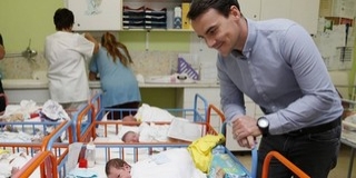 Csaknem 1, 7 milliót adományott Michelisz Norbert a Szívbeteg Gyermekekért Alapítványnak Csaknem 1, 7 milliót adományott Michelisz Norbert a Szívbeteg Gyermekekért Alapítványnak