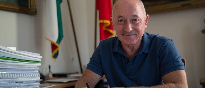 Szekó József, Mohács polgármestere kapta a legrangosabb elismerést a kamarától, a Zsolnay Díjat Szekó József, Mohács polgármestere kapta a legrangosabb elismerést a kamarától, a Zsolnay Díjat