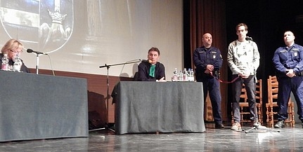 Színházi performanszt rendeztek a baranyai zsaruk Színházi performanszt rendeztek a baranyai zsaruk