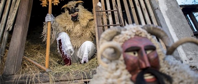 Ismét maszkot öltött apraja-nagyja - Mohácson már javában űzik a telet