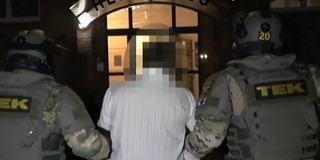 Kommandósok segítségével fogták el a görcsönydobokai fegyvergyárost a mohácsi zsaruk - Videó!
