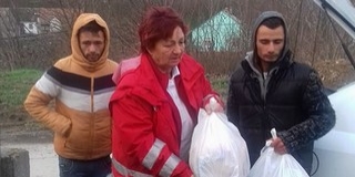 Földönfutó lett egy héttagú versendi család a tűz miatt - Adományokat gyűjt a vöröskereszt Földönfutó lett egy héttagú versendi család a tűz miatt - Adományokat gyűjt a vöröskereszt