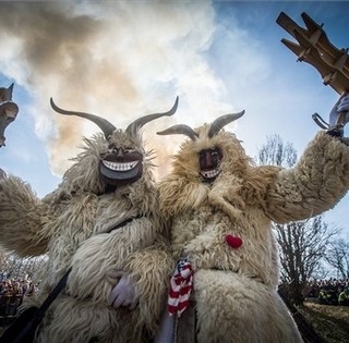 Ezúttal az időjárás sem szólhatott közbe, hatalmas tömeg búcsúztatta a telet Mohácson
