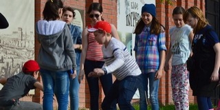 A családsegítők próbálják hazaküldeni a mohácsi utcákon bóklászó gyerekeket A családsegítők próbálják hazaküldeni a mohácsi utcákon bóklászó gyerekeket