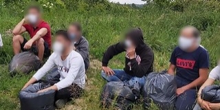 Migránsokat és egy embercsempészt is lekapcsoltak a mohácsi rendőrök Kölkeden Migránsokat és egy embercsempészt is lekapcsoltak a mohácsi rendőrök Kölkeden
