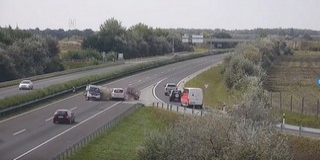 Forgalommal szemben hajtott fel a sztrádára, ez lett a vége - Videó! Forgalommal szemben hajtott fel a sztrádára, ez lett a vége - Videó!