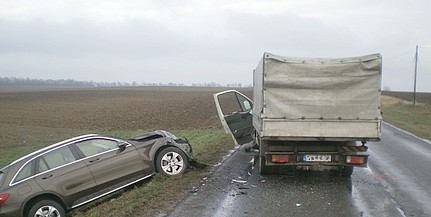 Kisteherautóval ütközött egy személykocsi Borjádnál Kisteherautóval ütközött egy személykocsi Borjádnál