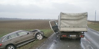 Kisteherautóval ütközött egy személykocsi Borjádnál Kisteherautóval ütközött egy személykocsi Borjádnál
