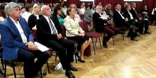 A pedagógusokat köszöntötték Mohácson, életmű díjakat is átadtak az ünnepségen A pedagógusokat köszöntötték Mohácson, életmű díjakat is átadtak az ünnepségen