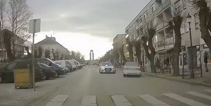 Így száguldott keresztül Mohácson a rendőrök elől menekülő autós - Videó! Így száguldott keresztül Mohácson a rendőrök elől menekülő autós - Videó!