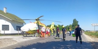 Kamionnal ütközött egy kisbusz Bóly határában Kamionnal ütközött egy kisbusz Bóly határában
