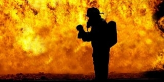 Lángoló kombájnt oltottak a mohácsi tűzoltók Szabarban
