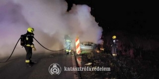 Lángra kapott és teljesen kiégett egy autó Lánycsóknál Lángra kapott és teljesen kiégett egy autó Lánycsóknál