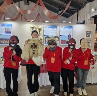 Kínába is elvitte a busójárás hírét Rosta Endre, a mohácsi népszokás utazó nagykövete