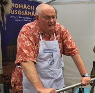 Mindössze jó hal, paprika, hagyma és só kell a halászléhez, vallja a hírneves halfőző, Barics Zsolt Mindössze jó hal, paprika, hagyma és só kell a halászléhez, vallja a hírneves halfőző, Barics Zsolt