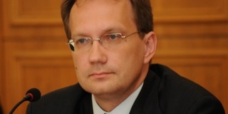 Hoppál válaszolt a szocik ötletére: nem migránsszállók építésével kell megoldani a munkaerőhiányt Hoppál válaszolt a szocik ötletére: nem migránsszállók építésével kell megoldani a munkaerőhiányt