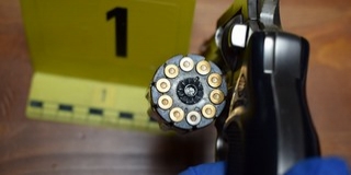Fegyverrel fenyegette ismerősét egy bári férfi Fegyverrel fenyegette ismerősét egy bári férfi
