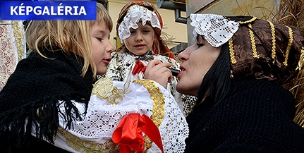 A fél világ Mohácson űzte a telet, talán sosem látott tömeg volt az utcákon - Képgaléria! A fél világ Mohácson űzte a telet, talán sosem látott tömeg volt az utcákon - Képgaléria!