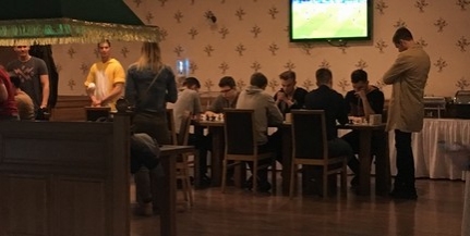Így nyomják a sportot az egyetemisták a kocsmában: az orvosisok bírták a legjobban - Videó! Így nyomják a sportot az egyetemisták a kocsmában: az orvosisok bírták a legjobban - Videó!
