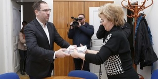 Mindössze néhány óra alatt majd' 1600 támogató aláírást gyűjtött össze Csizi Péter Mindössze néhány óra alatt majd' 1600 támogató aláírást gyűjtött össze Csizi Péter