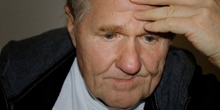 Vigyázat! Hiszékeny idősekre utazó, rámenős figurák járják a pécsi társasházakat Vigyázat! Hiszékeny idősekre utazó, rámenős figurák járják a pécsi társasházakat