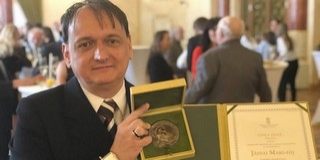 Jászai Mari-Díjjal tűntették ki Lipics Zsoltot, a PNSZ színészét Jászai Mari-Díjjal tűntették ki Lipics Zsoltot, a PNSZ színészét