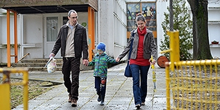 Példaértékű közösség: a szülők önkéntes munkával segítették az óvodai udvar felújítását Példaértékű közösség: a szülők önkéntes munkával segítették az óvodai udvar felújítását