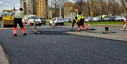 Megviselte az utakat a tél és a hideg tavaszkezdet, indul a nagy kátyúmentesítés Megviselte az utakat a tél és a hideg tavaszkezdet, indul a nagy kátyúmentesítés