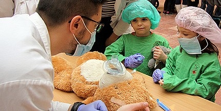 Minden plüssállatot meggyógyítanak a Teddy Maci Kórház családi napján