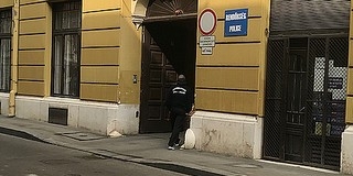 Nincs köze a pécsi önkormányzatnak a hibázó biztonsági őr kirúgásához Nincs köze a pécsi önkormányzatnak a hibázó biztonsági őr kirúgásához