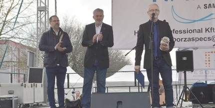 Rovó Attila táncpedagógus vehette át a Ketváros Napon a Victor Vasarely-díjat Rovó Attila táncpedagógus vehette át a Ketváros Napon a Victor Vasarely-díjat