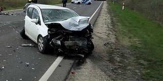 Balesettel indult a szombat, két autó ütközött Mohácsnál Balesettel indult a szombat, két autó ütközött Mohácsnál