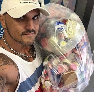 A beteg gyerekeket segítő Szabó Pál Szasó kapta idén a Jó ember-díjat Pécsváradon A beteg gyerekeket segítő Szabó Pál Szasó kapta idén a Jó ember-díjat Pécsváradon