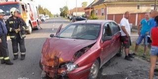 Baleset történt Teklafaluban, két autó ment össze Baleset történt Teklafaluban, két autó ment össze
