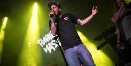 Munkás mezben lépett színpadra a Punnany Massif énekese a PEN-en Munkás mezben lépett színpadra a Punnany Massif énekese a PEN-en