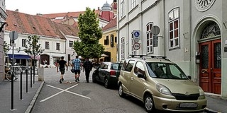 Ötször már tönkrement, így hatodszorra is felszerelik a Jókai térre az útelzárókat Ötször már tönkrement, így hatodszorra is felszerelik a Jókai térre az útelzárókat