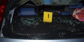 Berágott, mert a háza elé parkoltak, betört egy szélvédőt