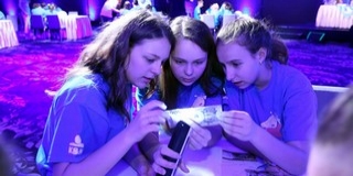 Remekeltek a pécsi diákok a pénzügyi vetélkedőn Remekeltek a pécsi diákok a pénzügyi vetélkedőn