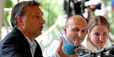 Orbán feloszlatná a parlamentet