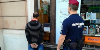 Kihegyezett léccel akart kirabolni egy sorozatrabló egy belvárosi dohányboltot
