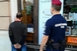 Kihegyezett léccel akart kirabolni egy sorozatrabló egy belvárosi dohányboltot Kihegyezett léccel akart kirabolni egy sorozatrabló egy belvárosi dohányboltot