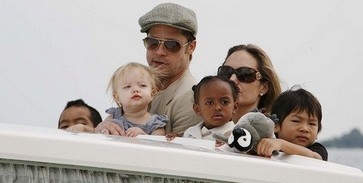 Jolie néha Brad Pitt agyára megy Jolie néha Brad Pitt agyára megy