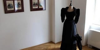 Divattörténeti kiállítás nyílt a Modern Magyar Képtárban Divattörténeti kiállítás nyílt a Modern Magyar Képtárban
