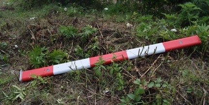 Letörte a sorompót, majd elhajtott a helyszínről Letörte a sorompót, majd elhajtott a helyszínről