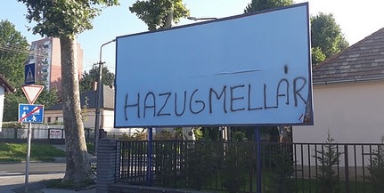 Reklám helyett „hazug Mellár” szerepel a plakáthelyeken Reklám helyett „hazug Mellár” szerepel a plakáthelyeken