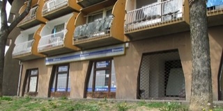 Tragédia: kizuhant egy épület harmadik emeletéről egy fiatal nő a Lánc utcában