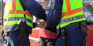 A pörkölt miatt törte el rokona karját egy széklábbal A pörkölt miatt törte el rokona karját egy széklábbal